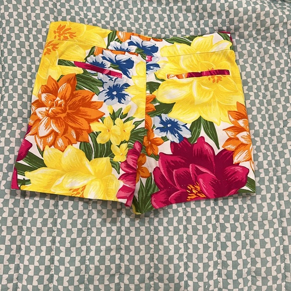 Floral shorts - Picture 3 of 3
